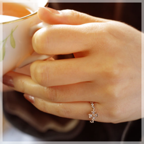 製造品】ピンキーリング 18k 4月誕生石 ダイヤモンド 0.06ct
